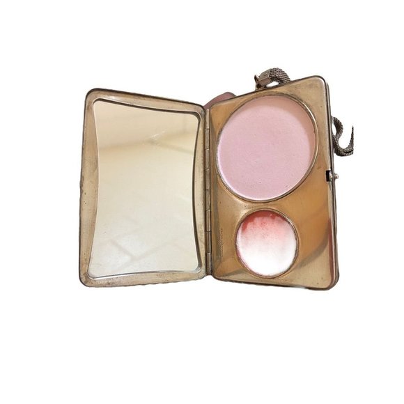 Vintage ArtDeco Nickel Silver Wristlet Compact with Mirror and Mesh Bracelet - Picture 4 of 7